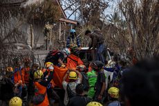 Cari Korban Erupsi Gunung Semeru, Tim SAR Gali Kedalaman 1 Meter dari Awan Panas Guguran