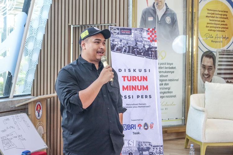 Menpora, Dito Ariotedjo, saat berbicara di Diskusi Turun Minum di Media Center Kemenpora pada Kamis (21/12/2023). Terkini, Menpora Dito Ariotedjo berharap para klub Liga 1 berkenan melepas pemain untuk timnas U23 Indonesia yang akan berlaga di Piala Asia U23 2024. 