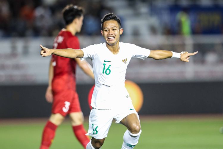 Pemain Timnas U-23 Indonesia, Sani Rizki melakukan selebrasi seusai mencetak gol ke gawang Timnas Vietnam dalam pertandingan Grup B SEA Games 2019 di Stadion Rizal Memorial, Manila, Filipina, Minggu (1/12/2019). Timnas Indonesia kalah 1-2 dari Vietnam.