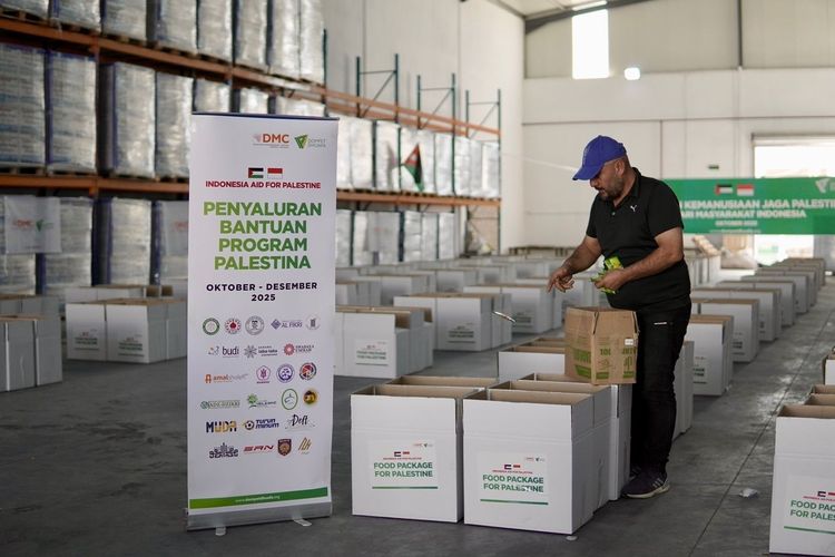 Dompet Dhuafa menyiapkan stok kebutuhan warga Palestina untuk musim dingin dan Ramadhan.