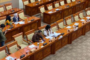 Ramai-ramai Anggota DPR-Eks Wakapolri Tegur Kabareskrim Tak Hadiri Rapat