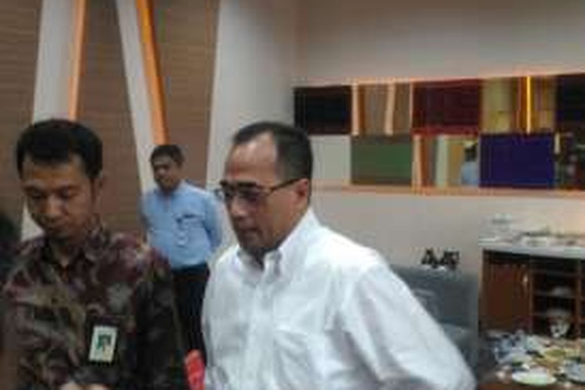Presiden Direktur AP II Budi Karya Sumadi di Bandara Kualanamu Medan, Jumat (6/5/2016). 