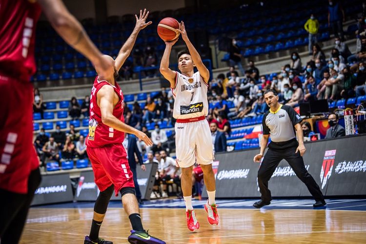 Timanas basket Indonesia melawan Lebanon pada pertemuan kedua dalam window pertama Kualifikasi FIBA World Cup 2023 di Zouk Mikael Arena, Lebanon, Senin (29/11/2021).