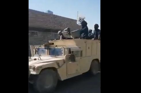 Video Taliban Berparade Pakai Humvee AS Setelah Taklukkan Ibu Kota Provinsi