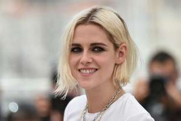 Aktris Kristen Stewart menghadiri sesi pemotretan untuk film Cafe Society pada Festival Film Cannes, Kota Cannes, Perancis, Rabu (11/5/2016). 