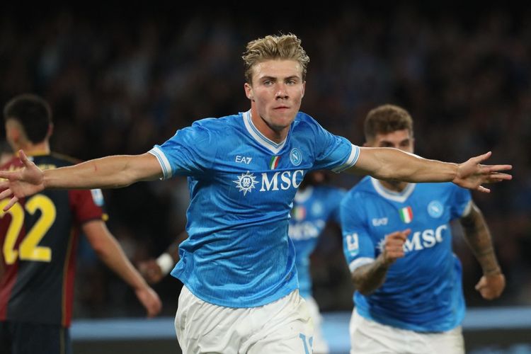 Rasmus Hojlund mencetak gol kemenangan saat Napoli menundukkan Genoa 2-1 dalam laga Serie A di Stadion Diego Armando Maradona, Minggu (5/10/2025) waktu setempat.