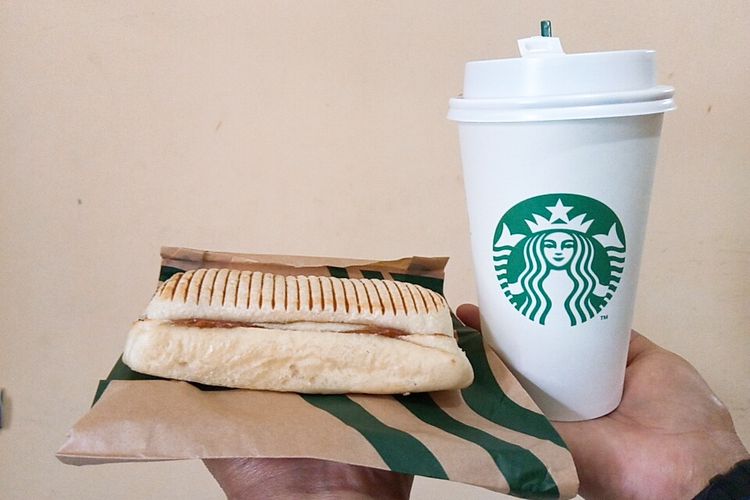 Paket sarapan pagi Grande Morning dari Starbucks Indonesia: Peanut Butter Panini dan Hot Cappuccino, Kamis (7/1/2021).