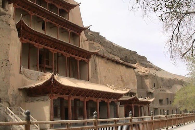 Gua Mogao di Dunhuang, China. [Yaohua2000 Via Smart History]