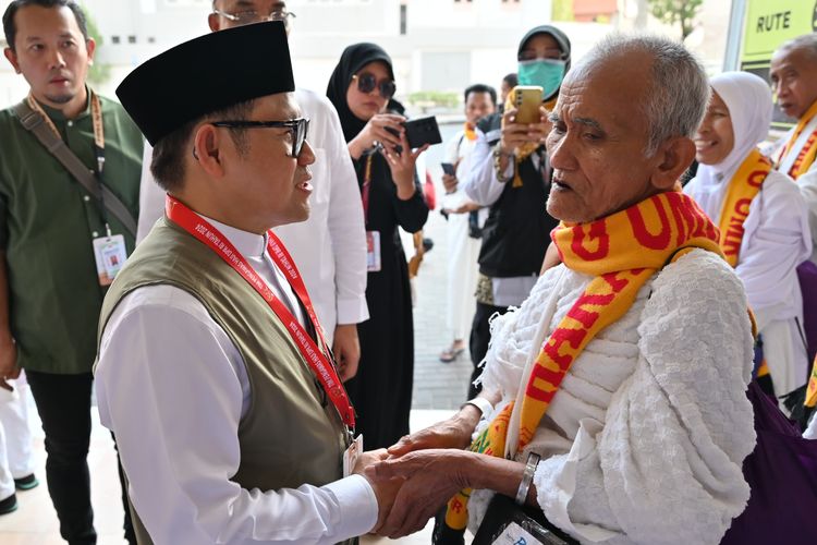 Ketua Timwas DPR RI Abdul Muhaimin Iskandar saat melakukan inspeksi ke tiga pemondokan jemaah haji Indonesia di Misfalah, Arab Saudi, Jumat (14/6/2024).