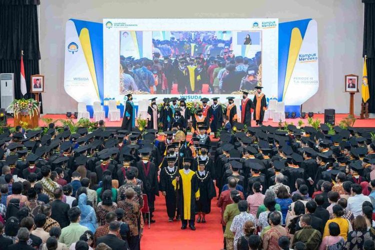 UAJY menggelar Wisuda Periode III Tahun Akademik 2022/2023. 