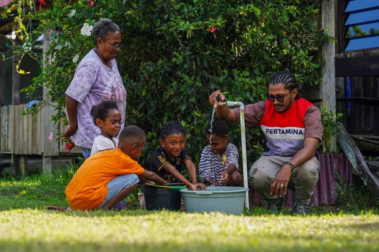Lewat Program Peri Berdaya, Pertamina EP Papua Field Alirkan Air Bersih