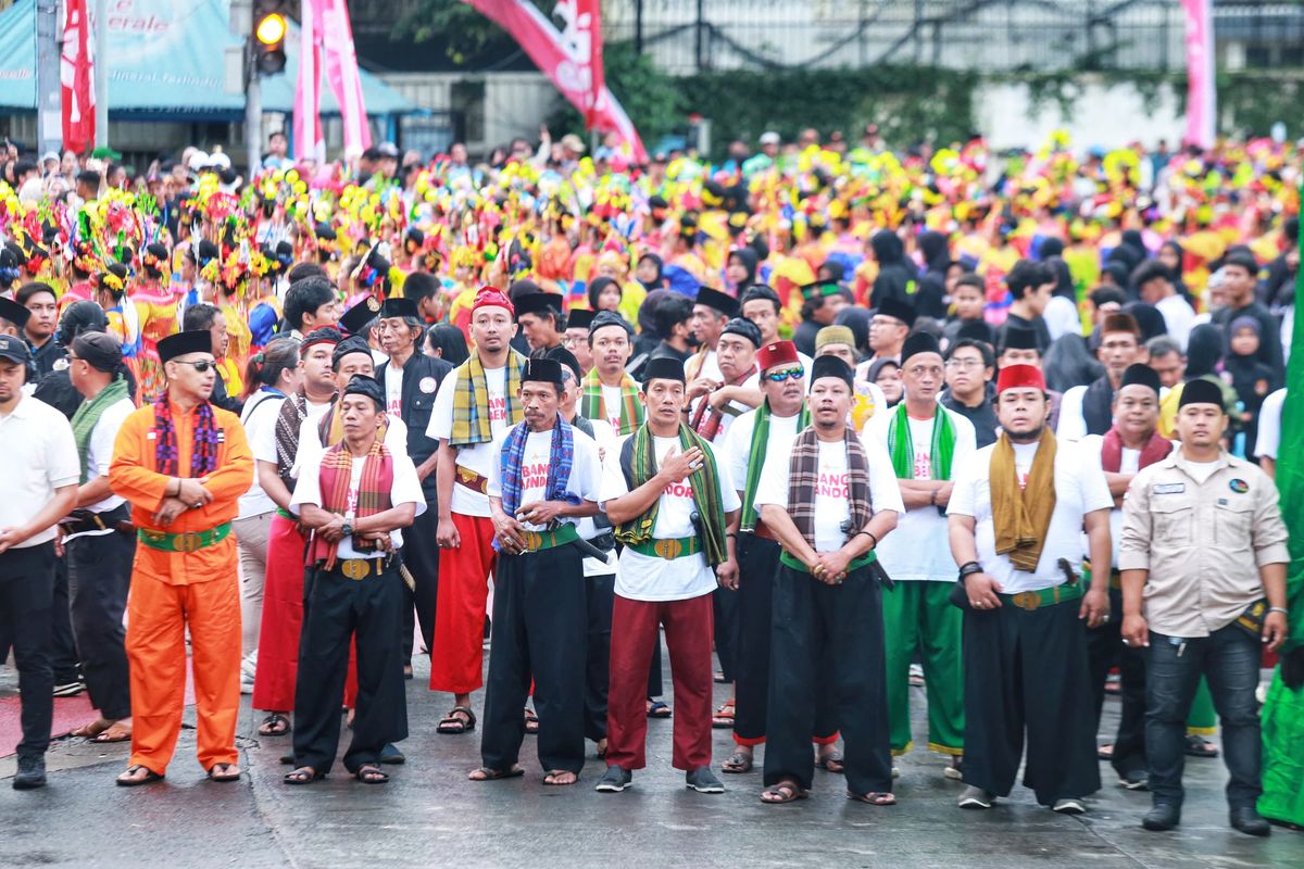 Ribuan pesilat memeriahkan acara Jakarta dalam Warna 2025.