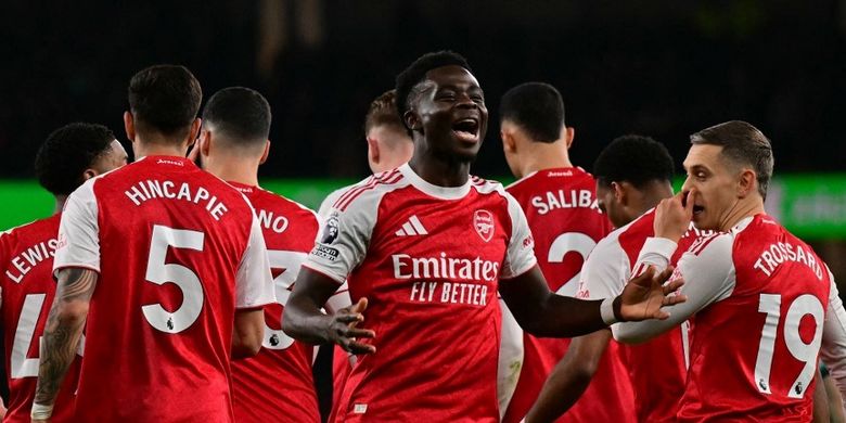 Ekspresi kebahagiaan, Bukayo Saka, setelah tendangan sudutnya dibelokkan ke gawang sendiri oleh kiper Wolverhampton Wanderers, Sam Johnston, pada laga Liga Inggris antara Arsenal dan Wolverhampton Wanderers di Stadion Emirates di London pada 13 Desember 2025.