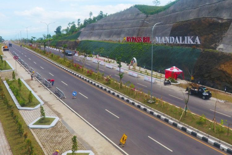 Jalan Bypass Bandara International Lombok (BIL)-Mandalika.