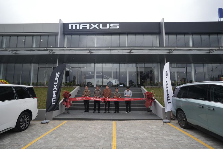Maxus Indonesia meresmikan dealer eksklusif pertama berkonsep 3S di kawasan Pantai Indah Kapuk guna memperkuat jaringan purnajual dan layanan pelanggan di Tanah Air.
