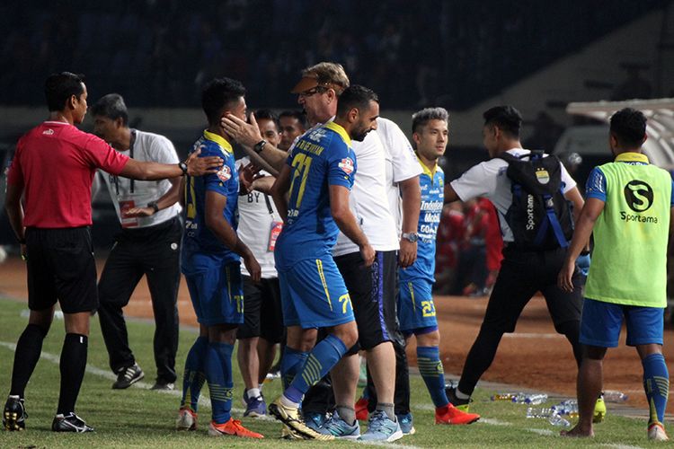 Tim Persib Bandung, saat merayakan gol ke gawang Kalteng Putra FC, beberapa waktu lalu. 