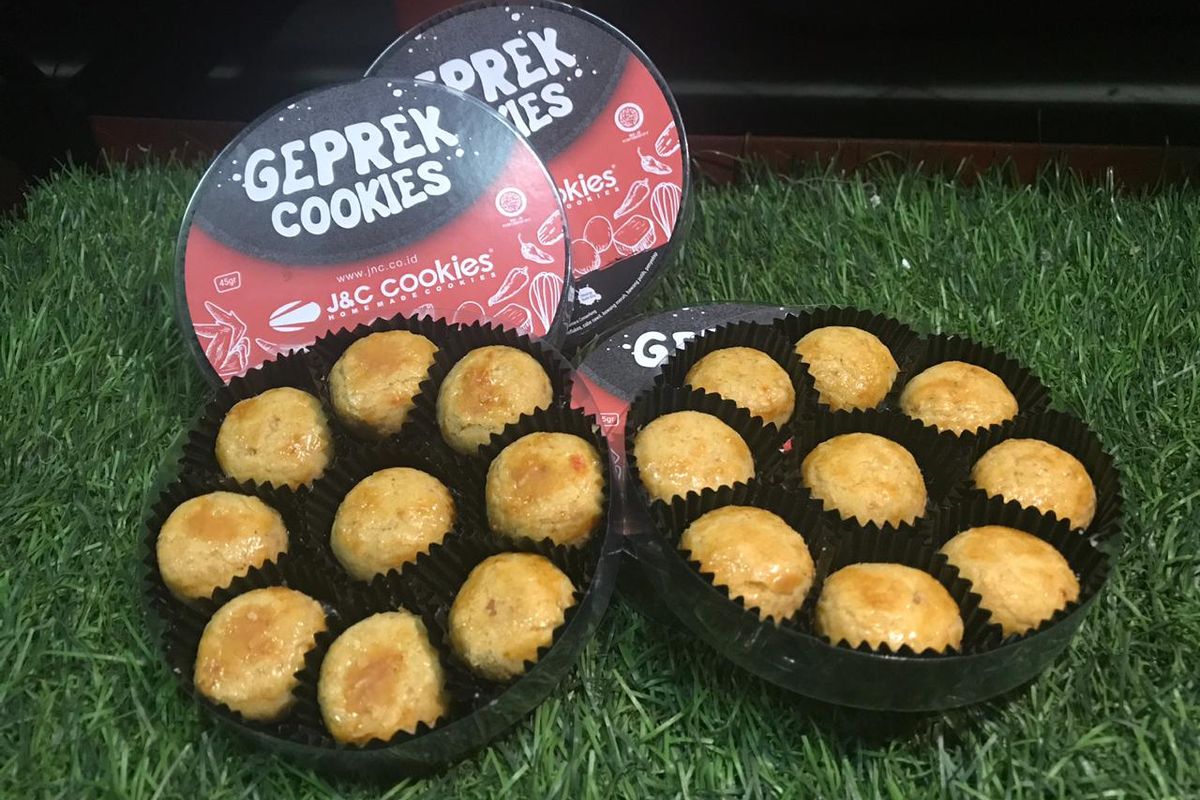 Geprek Cookies merupakan kue kering yang terinspirasi dari ayam geprek.