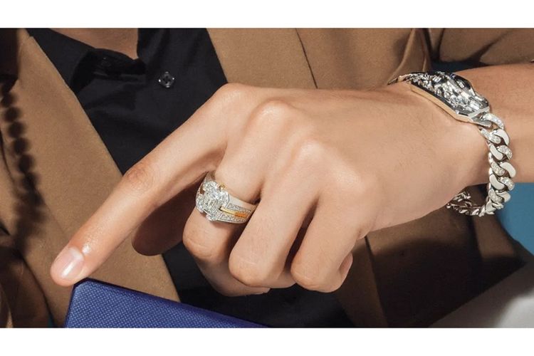 Salah satu koleksi cincin berlian dari MONDIAL.