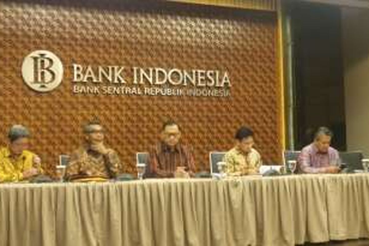 Konferensi pers Rapat Dewan Gubernur Bank Indonesia di Jakarta, Kamis (19/5/2016).