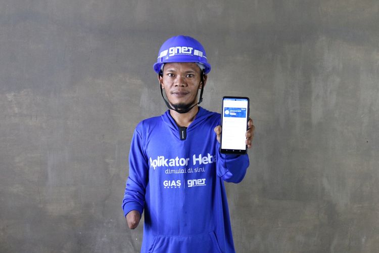 Muhammad Arifin, konten kreator di balik akun YouTube dan Instagram Disabilitas Punya Cara bergabung dalam Gnetion dari GIAS Group, komunitas tukang bangunan (aplikator) pertama di Indonesia.