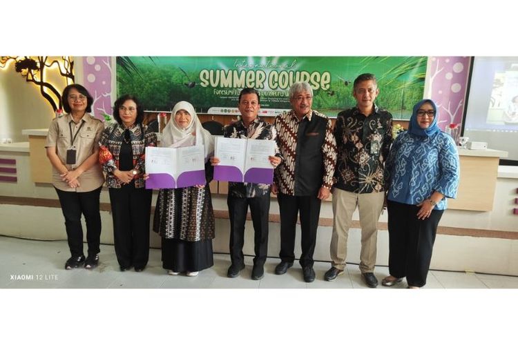 PT Mayawana Persada jalin kerja sama dengan Fakultas Kehutanan Universitas Tanjungpura (Untan) untuk tiga bidang kerja sama lingkungan.