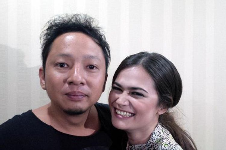 Artis peran Ringgo Agus Rahman bersama istrinya, Sabai Morscheck, diabadikan di Hotel Swiss Bell, Kemang, Jakarta Selatan, Rabu (24/6/2015).