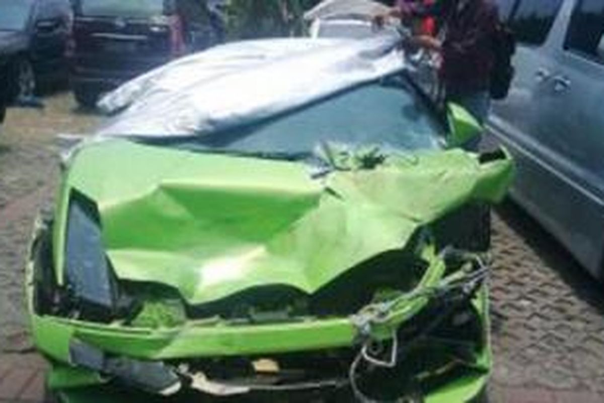 Mobil Lamborghini milik Hotman Paris Hutapea yang mengalami kecelakaan