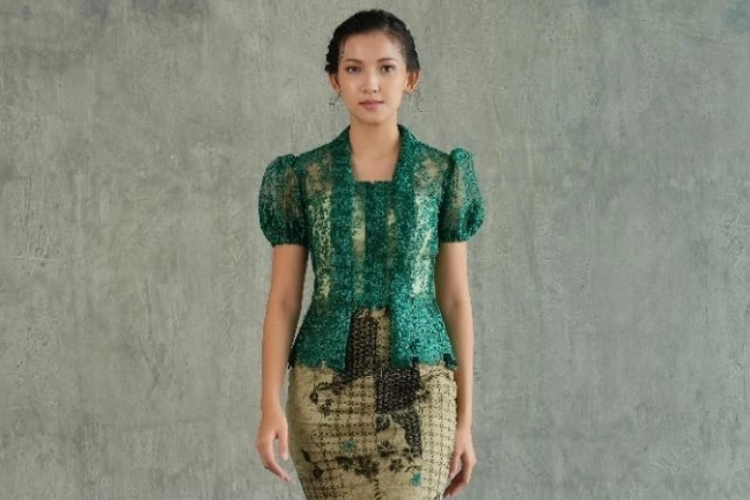 Kebaya brokat dari Xa Verana. Menjelang wisuda, berikut rekomendasi kebaya wisuda yang bisa dijadikan inspirasi. Harganya Rp 130.000-an.