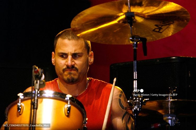 Drummer Rage Against The Machine (RATM) Brad Wilk tampil di  Coachella Music Festival di Empire Polo Field Indio, California, pada 29 April 2007.