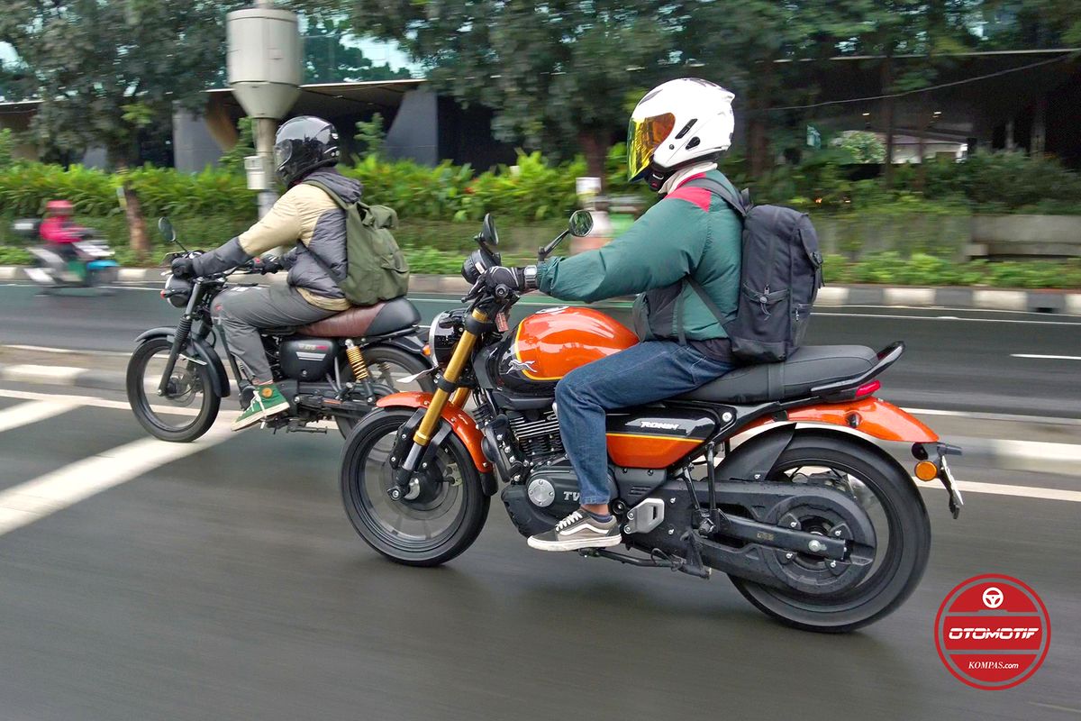 Komparasi Kawasaki W175 Cafe dengan TVS Ronin