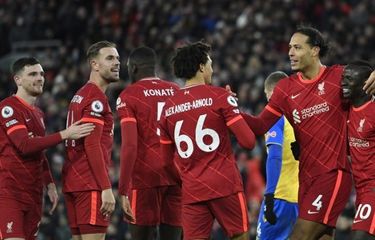 Para pemain Liverpool merayakan gol Virgil van Dijk ke gawang Southampton pada laga pekan ke-13 Liga Inggris 2021-2022 di Stadion Anfield, Sabtu (27/11/2021) malam WIB.