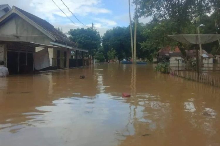 Kondisi banjir yang saat ini masih merendam Kabupaten Musi Rawas, Sumatera Selatan akibat luapan sungai, Senin (13/3/2023).