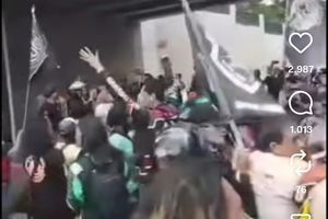 Demo Ojol di Depan Kantor Grab Sempat Ricuh, Driver Minta Hapus Layanan Berbayar 