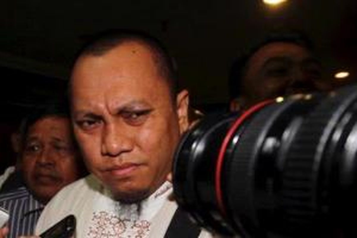 Gayus Tambunan, pengemplang pajak, yang dipindahkan ke LP Sukamiskin sejak Juni 2012 mendapatkan remisi HUT Kemerdekaan RI ke-67 selama tiga bulan. Gayus juga menerima remisi khusus Idul Fitri selama satu bulan.