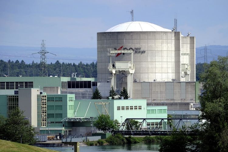 Reaktor pembangkit tenaga nuklir yang terletak di Beznau, Swiss, yang ditutup pada 2015 telah kembali dibuka.