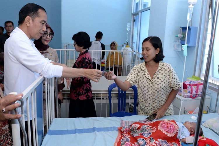 Presiden Joko Widodo melakukan inspeksi mendadak (sidak) ke RSUD Abdul Moeloek yang terletak di Kota Bandar Lampung pada Jumat, (15/11/2019).