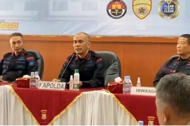 Keterangan pers Kapolda Maluku Utara, Irjen Midi Siswoko terkait dengan penerimaan anggota Polri atas nama Sulastri Irwan yang kini dinyatakan lulus, Senin (14/11/2022)