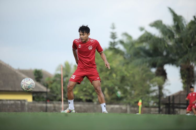 Pemain sayap PSS Sleman, Rifky Suryawan, saat berlatih bersama timnya. PSS Sleman akan menghadapi Barito Putera pada laga pekan keempat Liga 1 2022-2023 di Stadion Maguwoharjo pada  Sabtu (13/8/2022).