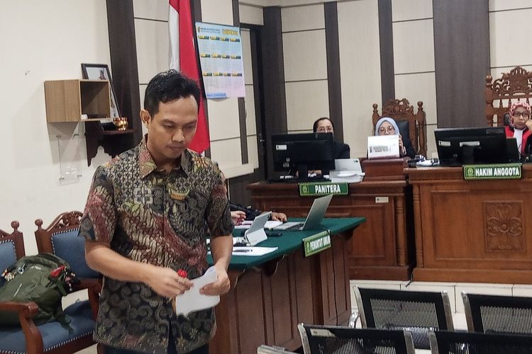 Didakwa Melakukan Pemerasan hingga Ratusan Juta, Bupati Cilacap Syamsul Pilih Tak Ajukan Eksepsi