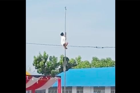 Begini Cerita Seorang Santri Nekat Naik Tiang Bendera Saat Upacara Bendera di Gorontalo...