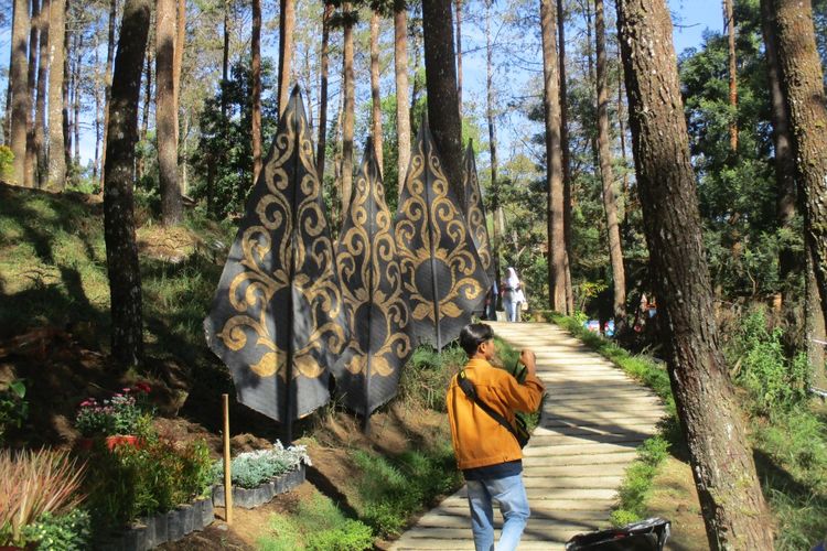 Jalan masuk menuju Lawu Park Tawangmangu, Karanganyar