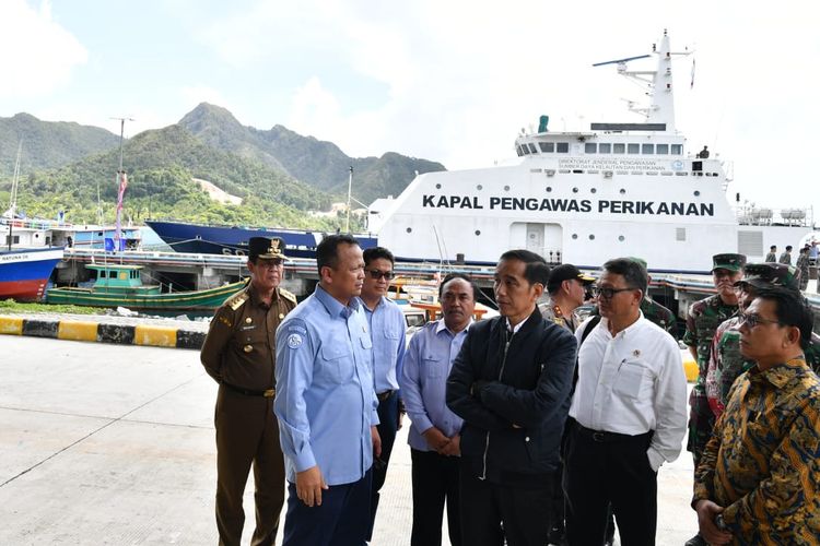 Presiden Jokowi saat bertemu dengan ratusan nelayan di Sentra Kelautan dan Perikanan Terpadu (SKPT) Selat Lampa, Pelabuhan Perikanan Selat Lampa Natuna, Kabupaten Natuna, Rabu (8/1/2020).