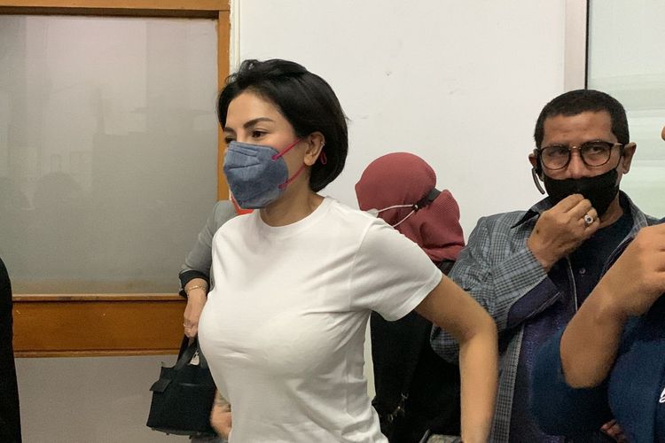 Nikita Mirzani Porn - Nikita Mirzani Ditahan, Sahabat Bujuk Arkana Pulang