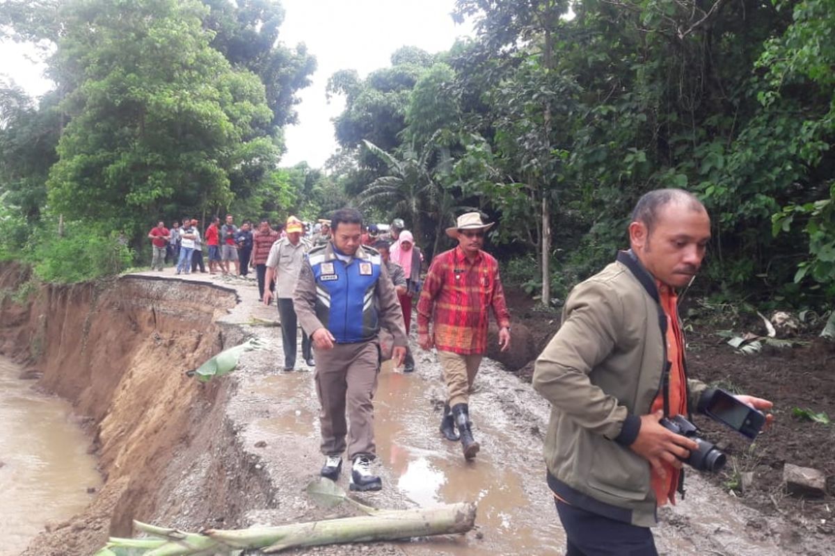 Jalan Ruteng-Reo Putus, Eksavator Didatangkan untuk Buka Jalur Alternatif