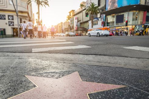 Hollywood Walk of Fame Donald Trump Dirusak Orang Berkostum Hulk