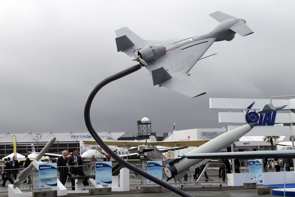 Drone Harop UCAV IAI buatan Israel saat dipamerkan di hari kedua pameran International Paris Air Show, di bandara Bourget, Perancis, 21 Juni 2011.