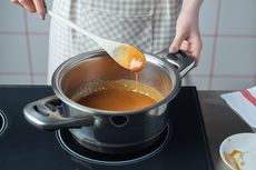 2 Cara Membuat Saus Karamel untuk Pemanis atau Variasi Brownies