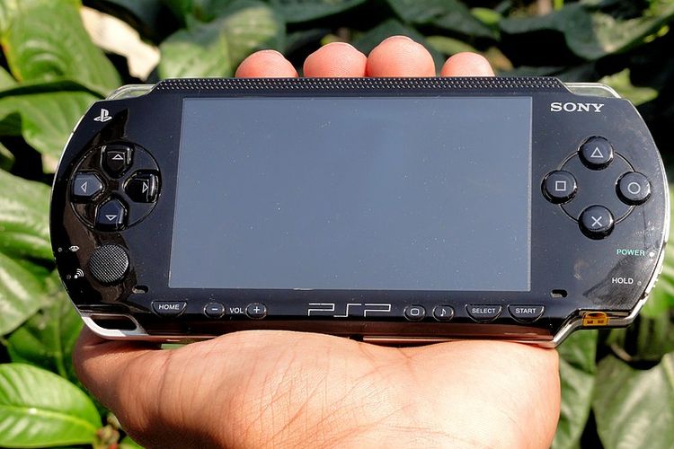 PlayStation Portable atau PSP menjadi konsol genggam (handheld) pertama yang diluncurkan oleh Sony.