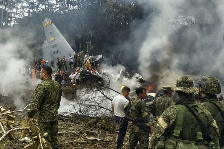 Pesawat Hercules Kolombia Jatuh Saat Lepas Landas, 66 Orang Tewas dan Masih Mungkin Bertambah