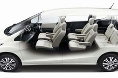 Adu Kabin Honda Freed dan Toyota Sienta